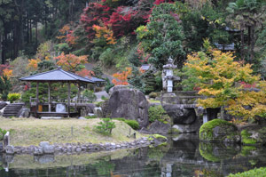 石照庭園の紅葉