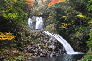 八重滝の紅葉