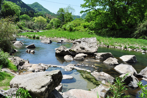 出雲湯村温泉 川辺の露天風呂〔全景〕