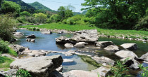 出雲湯村温泉、川辺の露天風呂